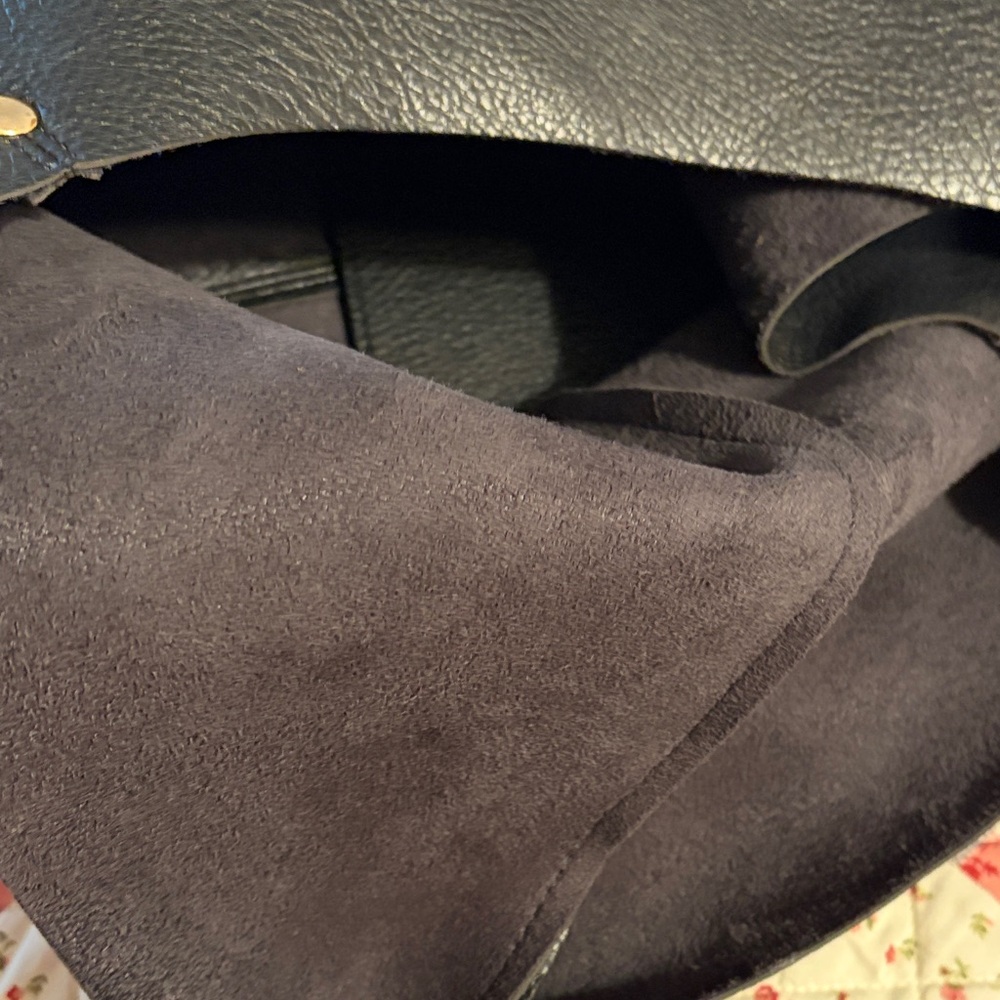 Large Black Shoulder Hobo Bag. Snap close. Polyurethane. EUC. - Picture 10 of 11